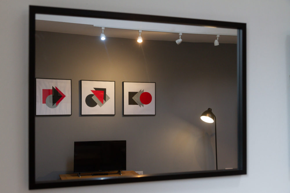 APT 5 Duckworth lounge artwork mirror