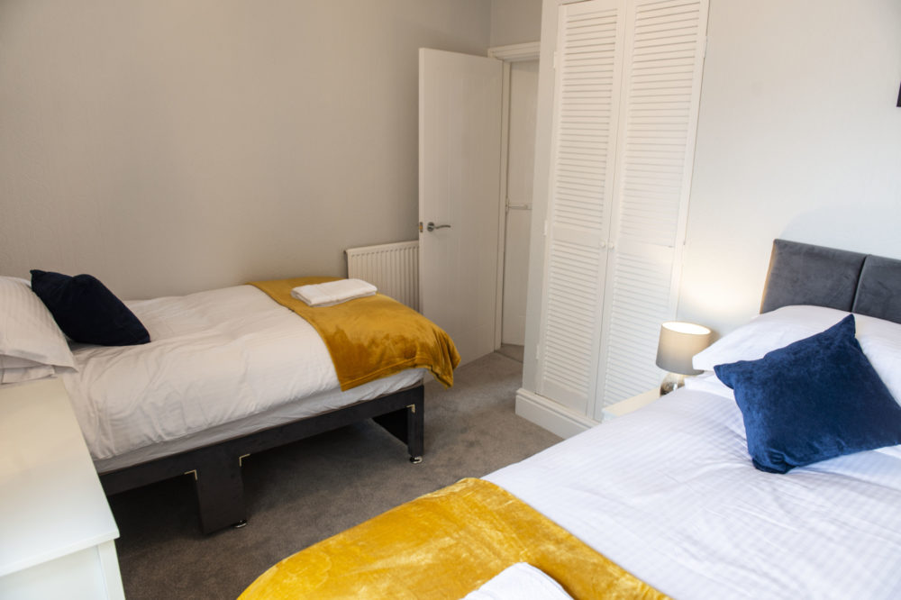 Highcliffe Apartments Promenade Suite Twin Bedroom