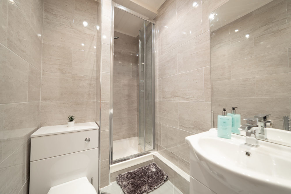 Highcliffe Apartments Emerald Suite Bathroom