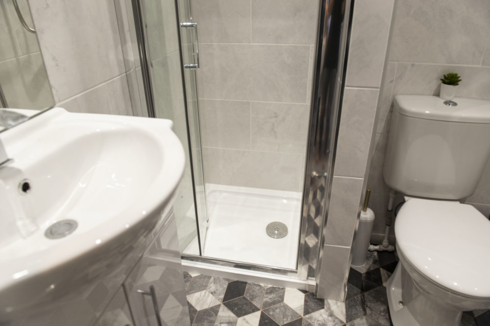 Highcliffe Apartments Promenade Suite Bathroom