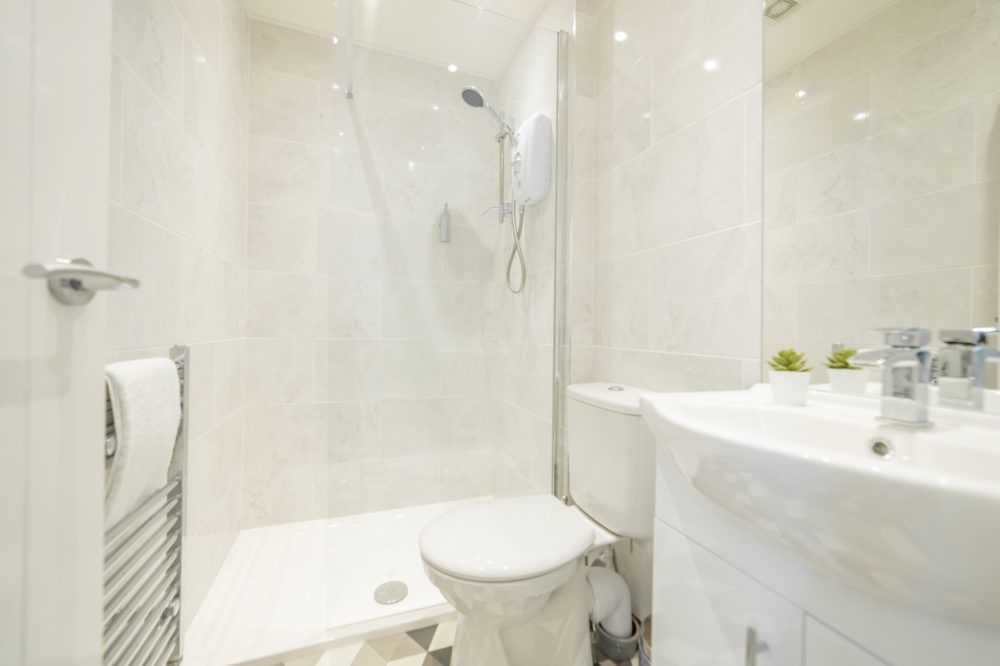 Highcliffe Apartments Seaview Suite Bathroom