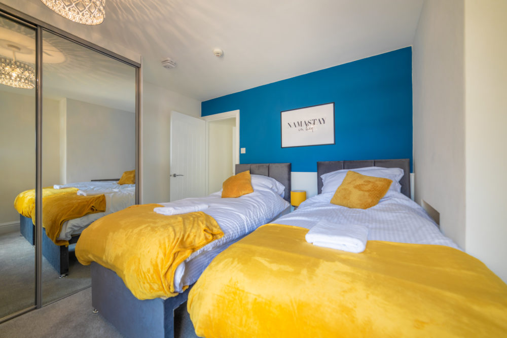 Highcliffe Apartments Seaview Suite Twin Bedroom